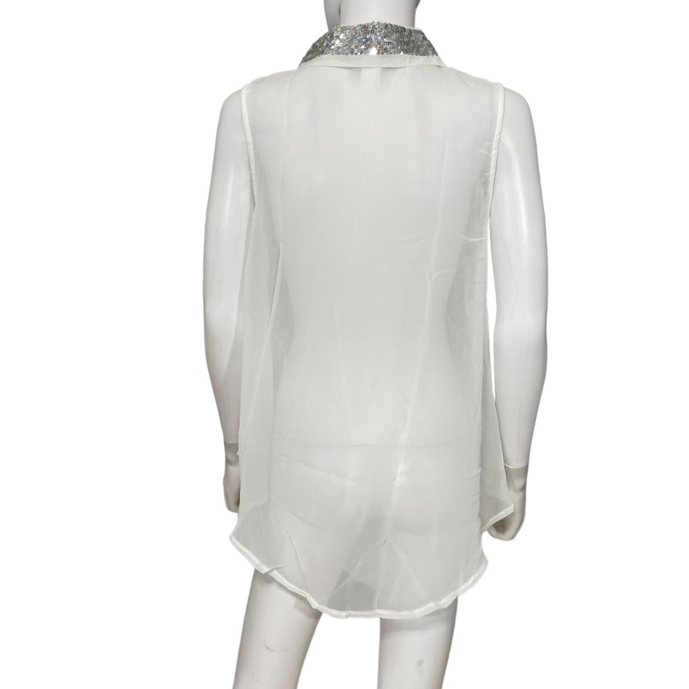 Sleeveless White Button Top Sequins collar
New - Picture 4 of 6